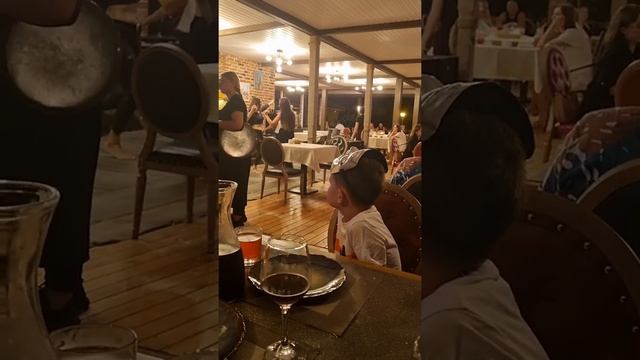 Последний вечер в Абхазии 15.08 на море с Юстиночкой в кафе веранда ?? смотреть онлайн