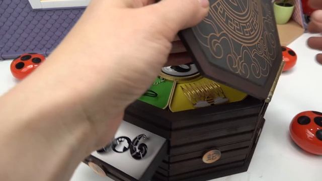 Miraculous Ladybug Miracle Box Handmade Jewelry and Kwamis Surprises from Master Fu смотреть онлайн