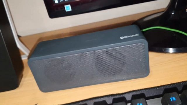$7 Bluetooth Speaker Bass Test смотреть онлайн