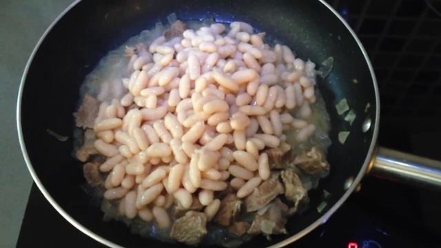 БЫСТРЫЙ УЖИН / ФАСОЛЬ с мясом и грибами в сметане смотреть онлайн