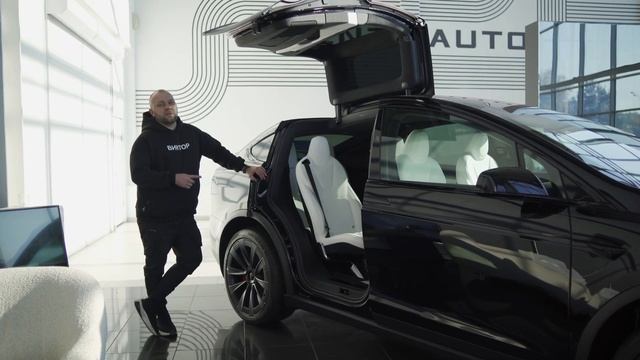 Обзор Tesla Model X Plaid, 2023 смотреть онлайн