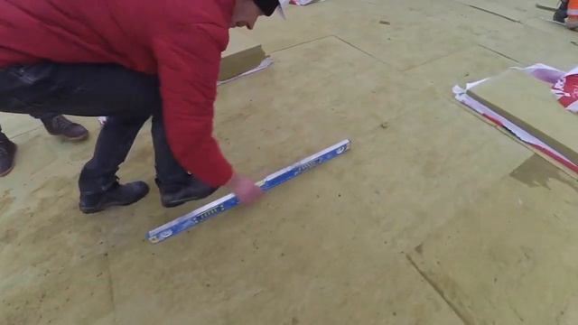 Разуклонка из клиновидного утеплителя. Общий обзор объекта с кровлей из ПВХ мембраны смотреть онлайн