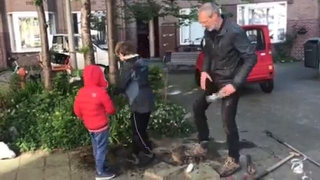 Video waterpompslaan vechthofje смотреть онлайн