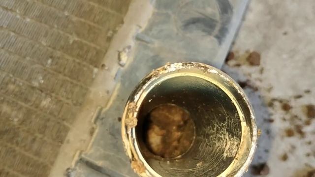 Течет радиатор в машине! Стоит ли лить  специальный герметик?