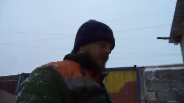 УТЕПЛЯЕМ БУДКУ ДЛЯ СОБАКИ. НАТУРАЛЬНЫМИ МАТЕРИАЛЛАМИ смотреть онлайн