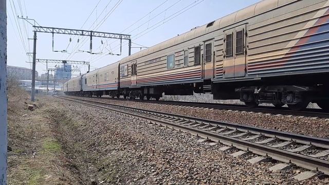 Электровоз ЭП1-330 с почтово-багажным поездом. смотреть онлайн