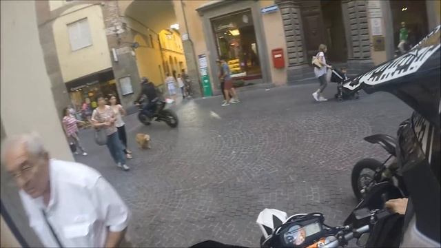 Supermoto - Terror in Lucca (Ktm 690 smc - Drz 400 sm - Ktm 690 smcr) смотреть онлайн