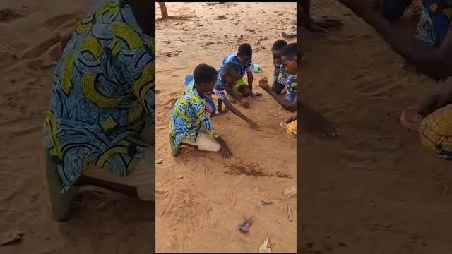Spinning tops of Benin (Egoo) смотреть онлайн