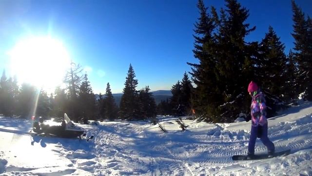 ПРИКОЛ!!!СПУСК С ЯЛАНГСА НА СНОУБОРДЕ И СНЕГОХОДЕ смотреть онлайн