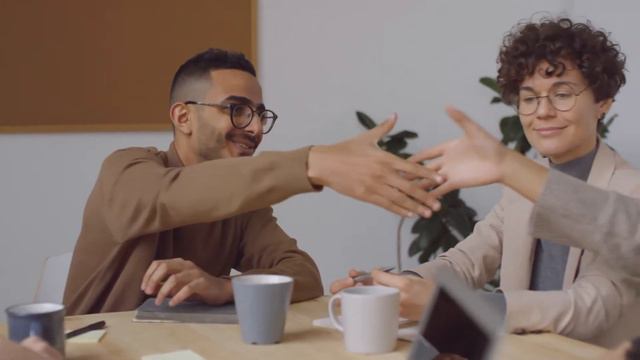 #Handshake #BodyLanguage Types Of Handshakes | Body Language Tips