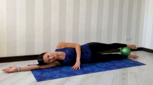 ?Упражнения с малым мячом | Пилатес с миниболом.