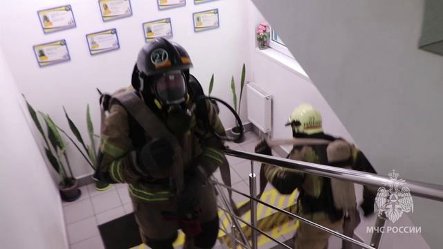 В Энгельсе проведены пожарно-тактические учения на здании гипермаркета.mp4 смотреть онлайн