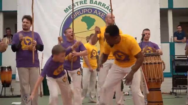 Cinza troca de cordas em Belgorod 2019 AXE Capoeira смотреть онлайн