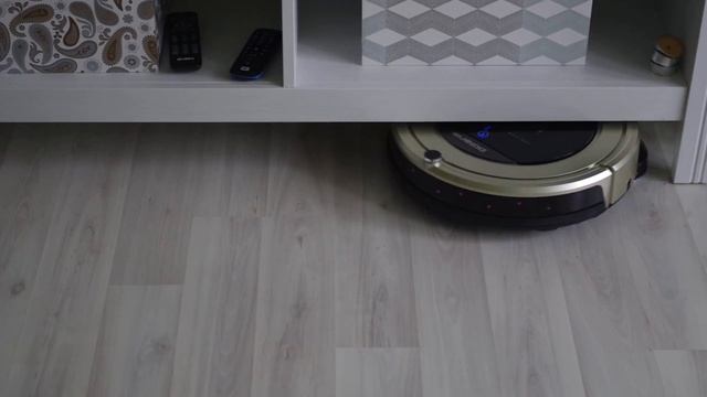 Робот-пылесос Polaris PVCR 0920WV. Пример работы смотреть онлайн