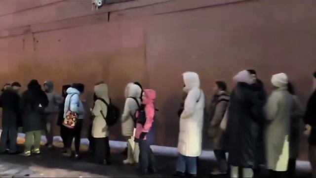 Санкт-Петербург. Очереди, чтобы поставить подпись за Бориса Надеждина. Январь 2024 смотреть онлайн