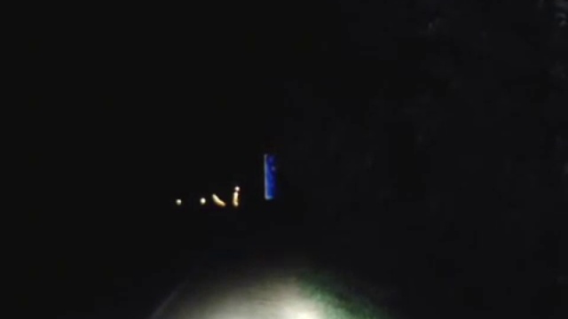 Девушка на ночной трассе смотреть онлайн