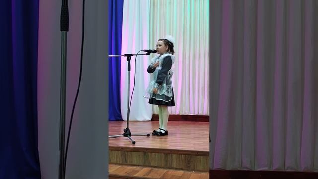 Василиса Шпагина на сцене, стихотворение "Болтунья" смотреть онлайн