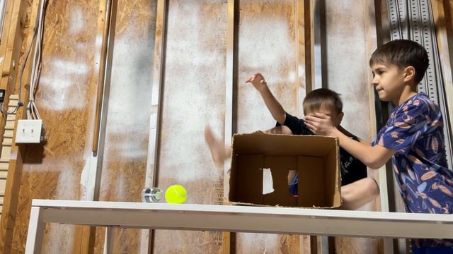 Угадываем что он находится в коробке