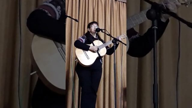 "Когда с тобой на дальнем расстоянии нам снятся одинаковые сны, судьбы моей короткое дыхание..." смотреть онлайн