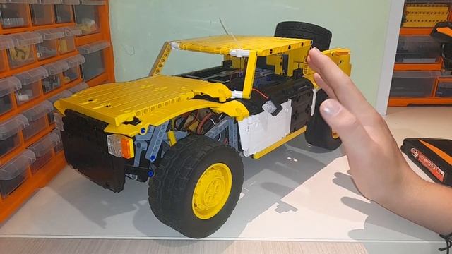 Обзор огромного трофи трака на системе джони смотреть онлайн