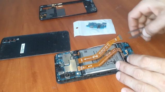Телефон Samsung A 50.Сам по себе включается экран блокировки,после входа в ждущий режим. смотреть онлайн
