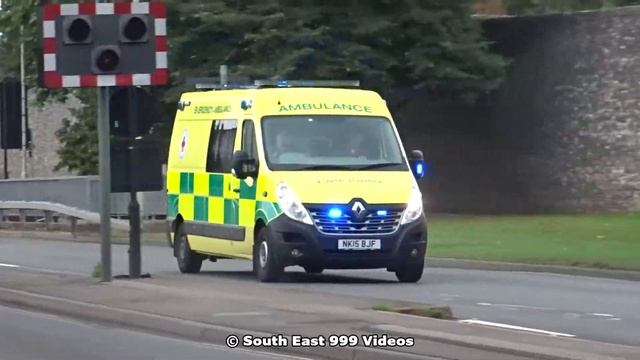 Fast siren change - Renault Ambulance responding with siren + lights смотреть онлайн
