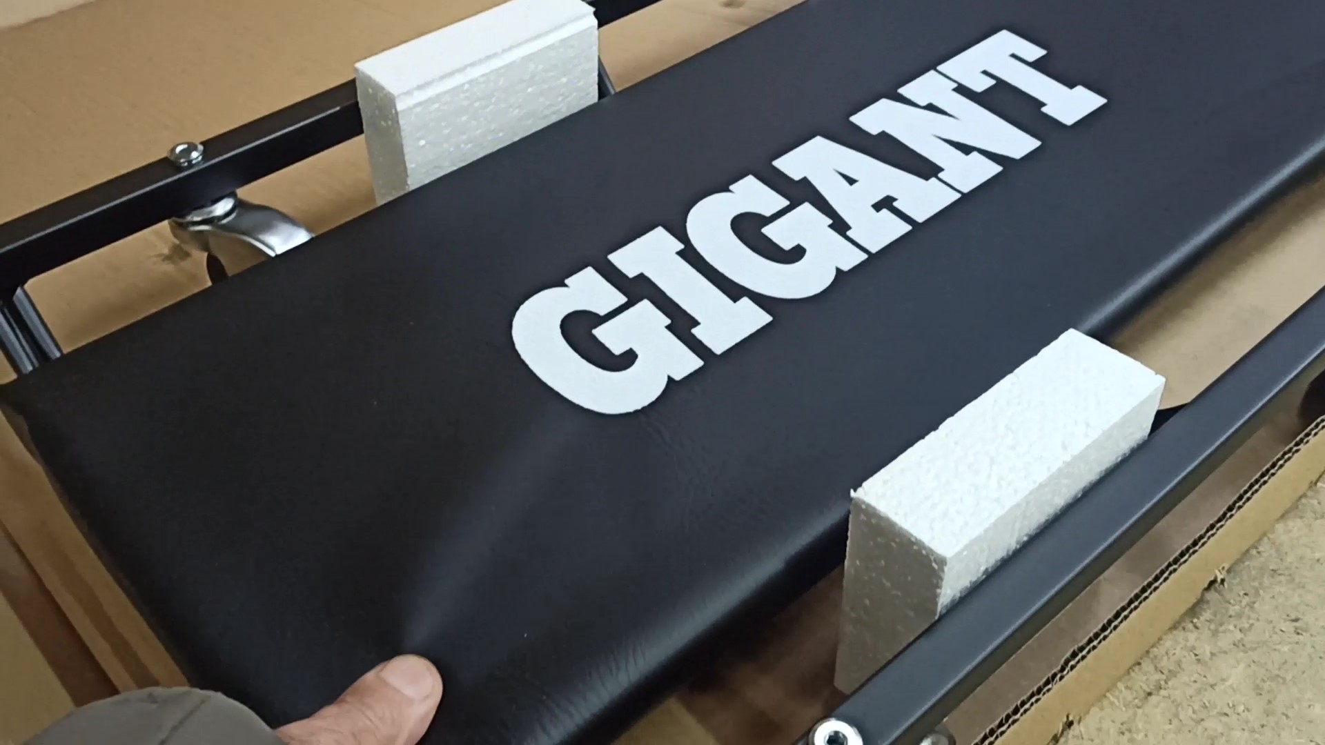 Подкатная слесарная тележка для ремонта автомобиля. Купил, распаковываю, делюсь впечатлениями смотреть онлайн