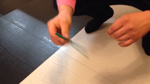 Как научиться вращать карандаш вокруг пальца смотреть онлайн