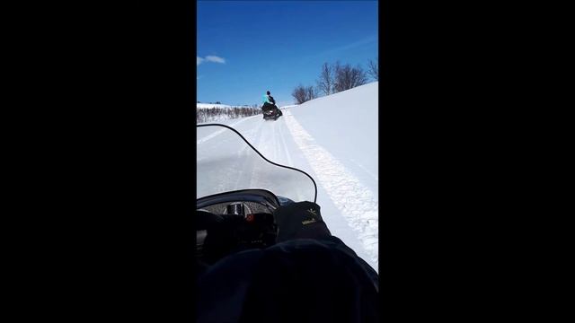Катаемся на снегоходах))