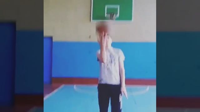 Попадание в баскетбольное кольцо. смотреть онлайн