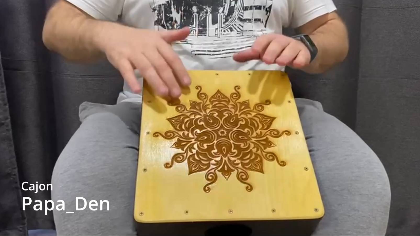 Решил немного с трэвел кахона сбить пыль. Размять пальчики))) ✋🏻🤚🏻
#Papa_Den
#Cajon
#percussion