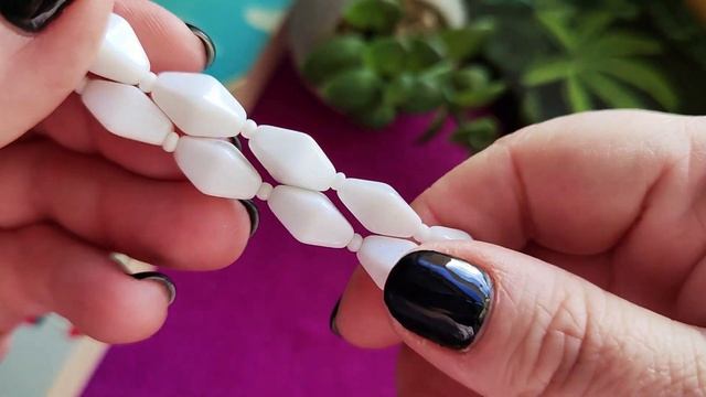 БУСЫ БЕЛЫЕ ИЗ СТЕКЛА, РОМБЫ, ВИНТАЖ смотреть онлайн
