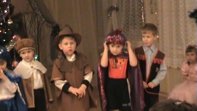Children's New Year's party in the Russian kindergarten. Новогодний утренник. смотреть онлайн