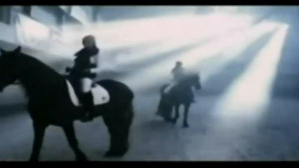 ШАХЗОДА- Лепестками роз.