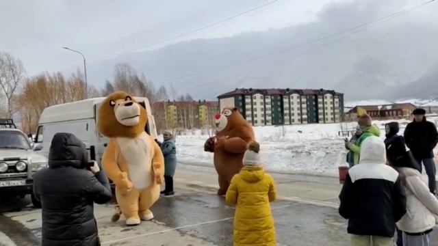 Вот так в городе Риддер девушки празднуют 8 марта смотреть онлайн