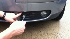 Volvo S40, Fog Light Cover Removal