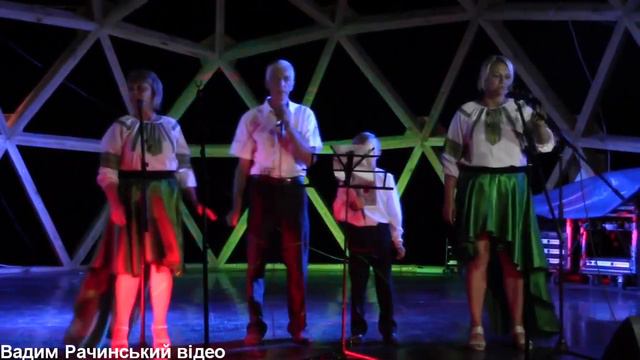 Вокальний ансамбль "Родина" -Там, біля поля. смотреть онлайн