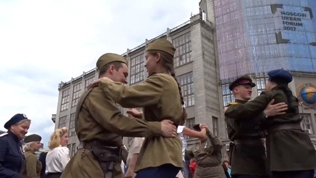 Послевоенные танцы на Тверской улице смотреть онлайн
