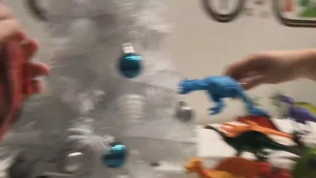 DINOSAUR MIRACLE EPISODE 3 CHRISTMAS TREE BYE BYE! Чудо динозавры - пока, пока ёлка! смотреть онлайн