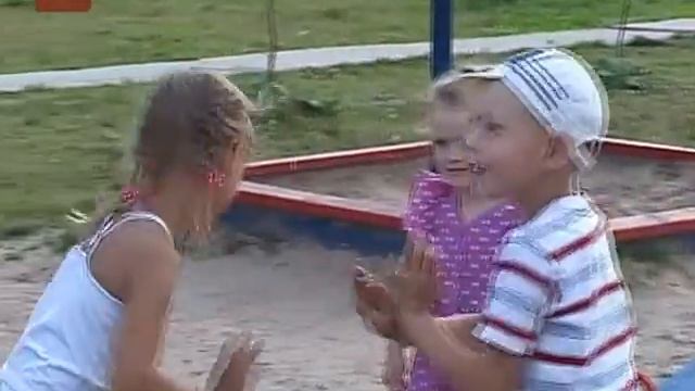 Строительство парковки рядом с детской площадкой смотреть онлайн