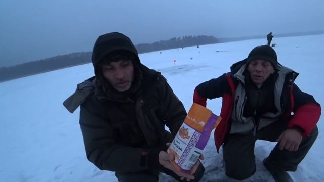 ЛОВЯТ ПО 50 КГ. Дед раскрыл секрет? клёва. Зимняя рыбалка как приманить всю рыбу. Прикормка для лещ смотреть онлайн