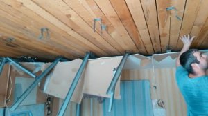 демонтаж гипсокартонного потолка , или ломать - не строить )))