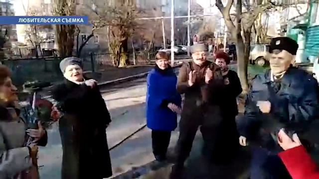 С 90-летием Надежду Ботвину поздравляли сотрудники Центра социального обслуживания «Мы вместе» смотреть онлайн