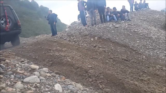 Extreme OFF ROAD test Dacia Duster & Jeep Cherokee çakıllı tepe tırmanma Testi смотреть онлайн