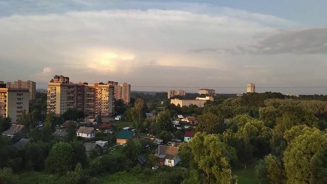 Красивое небо над Ярославлем перед бурей смотреть онлайн