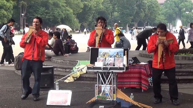 Lovely Pan flute Performance by MARKAMASIS in Ueno, Tokyo смотреть онлайн