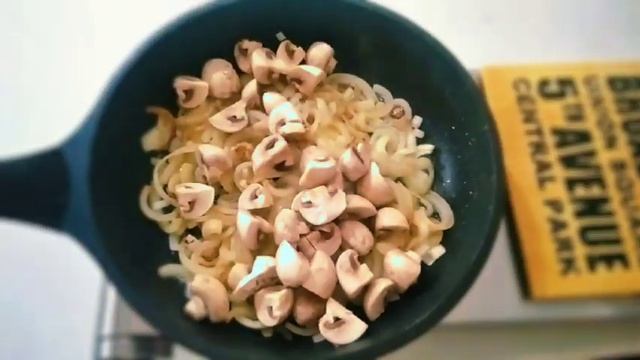 Сёмга с луком и грибами запечённая в духовке. смотреть онлайн
