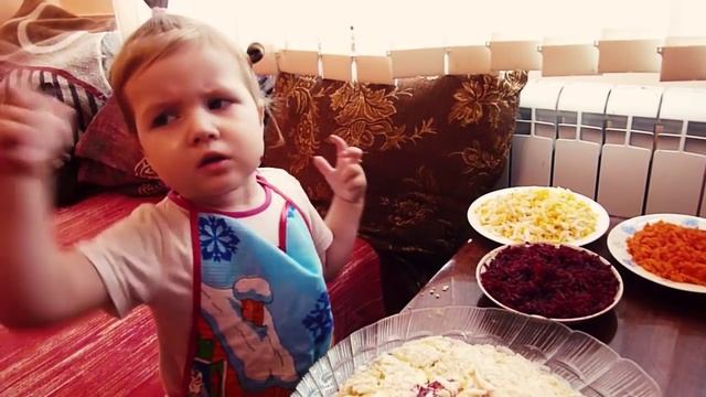 Готовим с Ангелиной, выпуск#2 салат "Селедка под шубой классический рецепт" смотреть онлайн