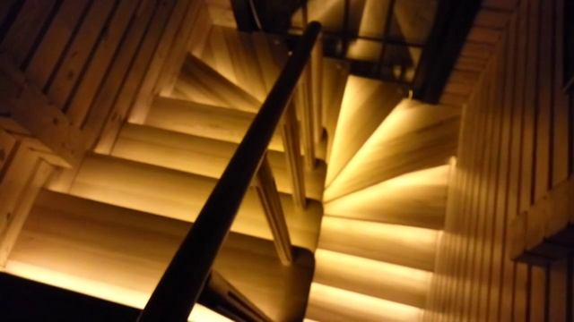 Подсветка лестницы с помощью светодиодной ленты. смотреть онлайн