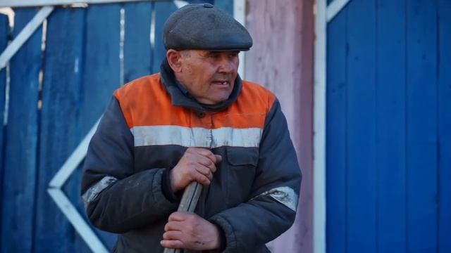 Жизнь в уральской деревне, работа по дому.mp4 смотреть онлайн